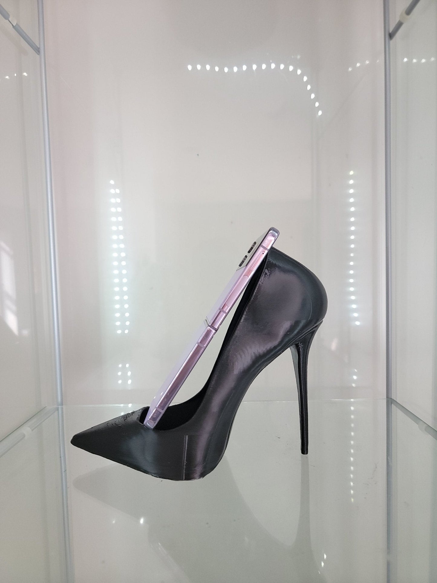 Elegant 3D-Printed High Heel Phone Holder Stand