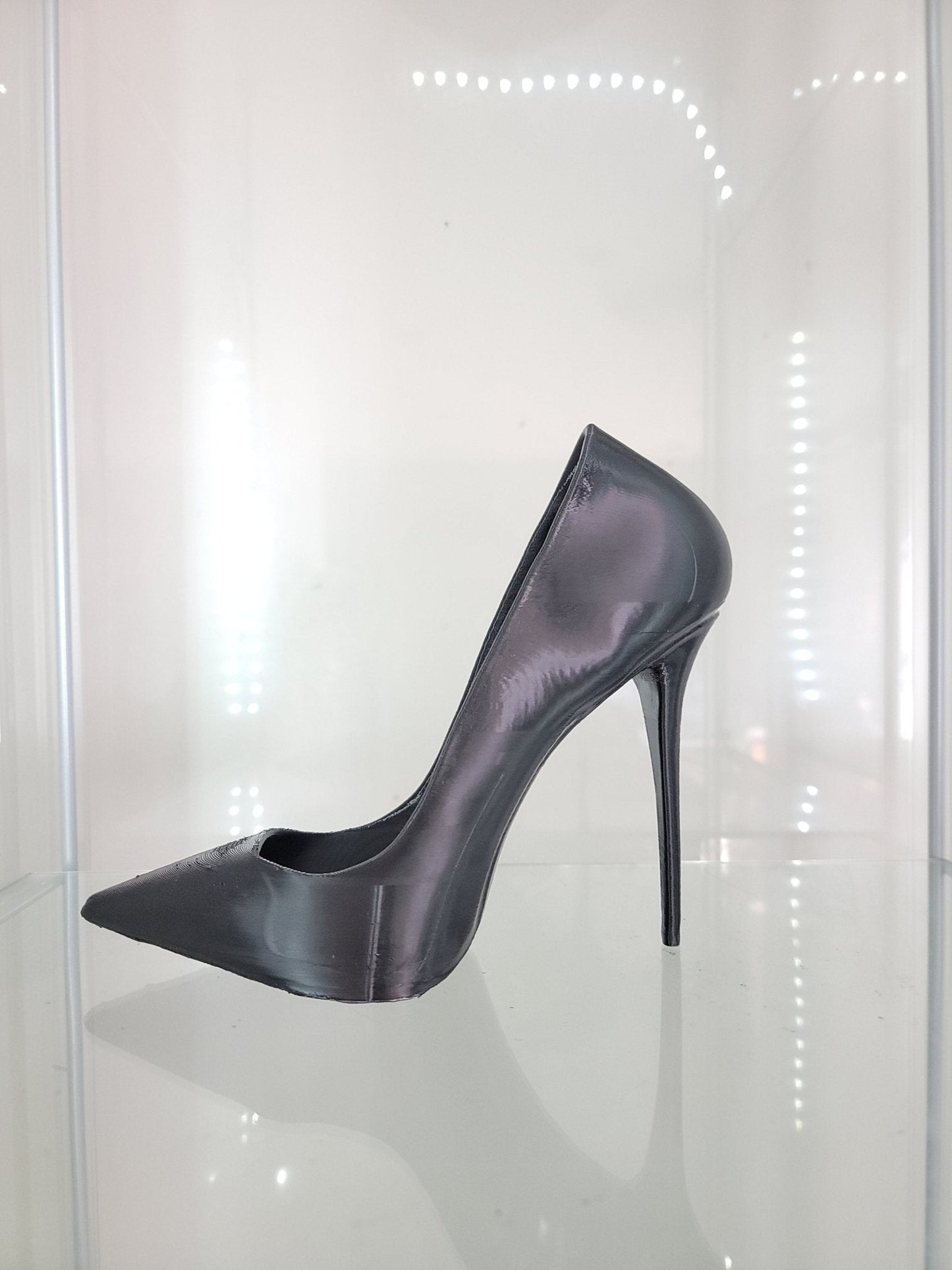Elegant 3D-Printed High Heel Phone Holder Stand